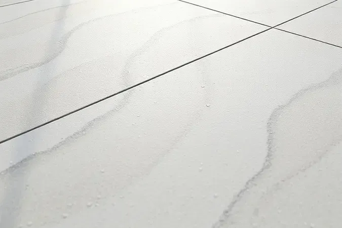 Limpeza e manutenção de porcelanato para área externa com superfície durável e de fácil cuidado