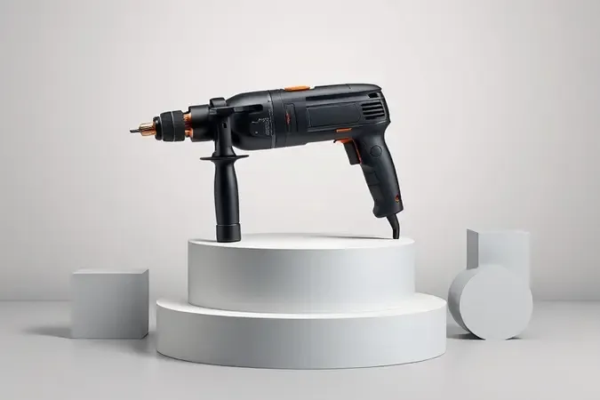 Ferramenta elétrica WAP em render 3D conceitual sobre pedestal minimalista com iluminação profissional e detalhes metálicos