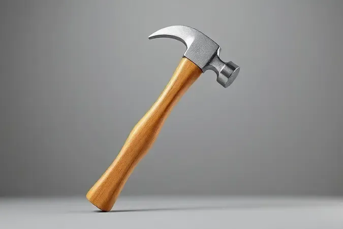 Render 3D conceitual de martelo unha com garra curva e cabeça de aço polido sobre fundo neutro.