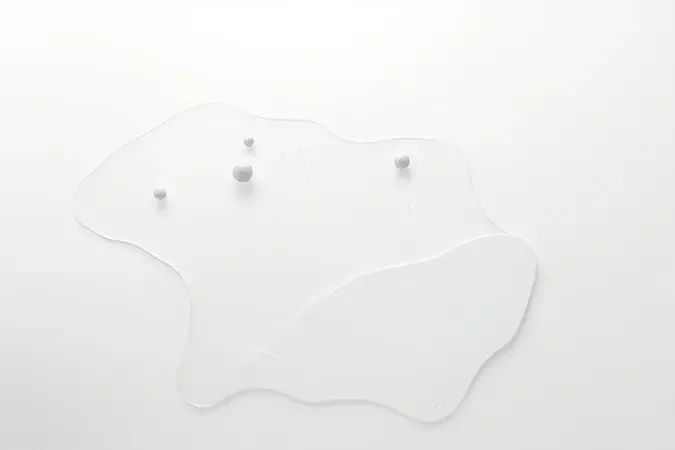 Representação conceitual 3D de tinta antimofo com partículas protetoras incorporadas em superfície de parede limpa