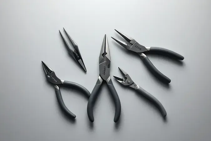 Composição radial em 3D de diferentes tipos de alicates sem marca, incluindo bico, corte, universal, crimpar e pressão.